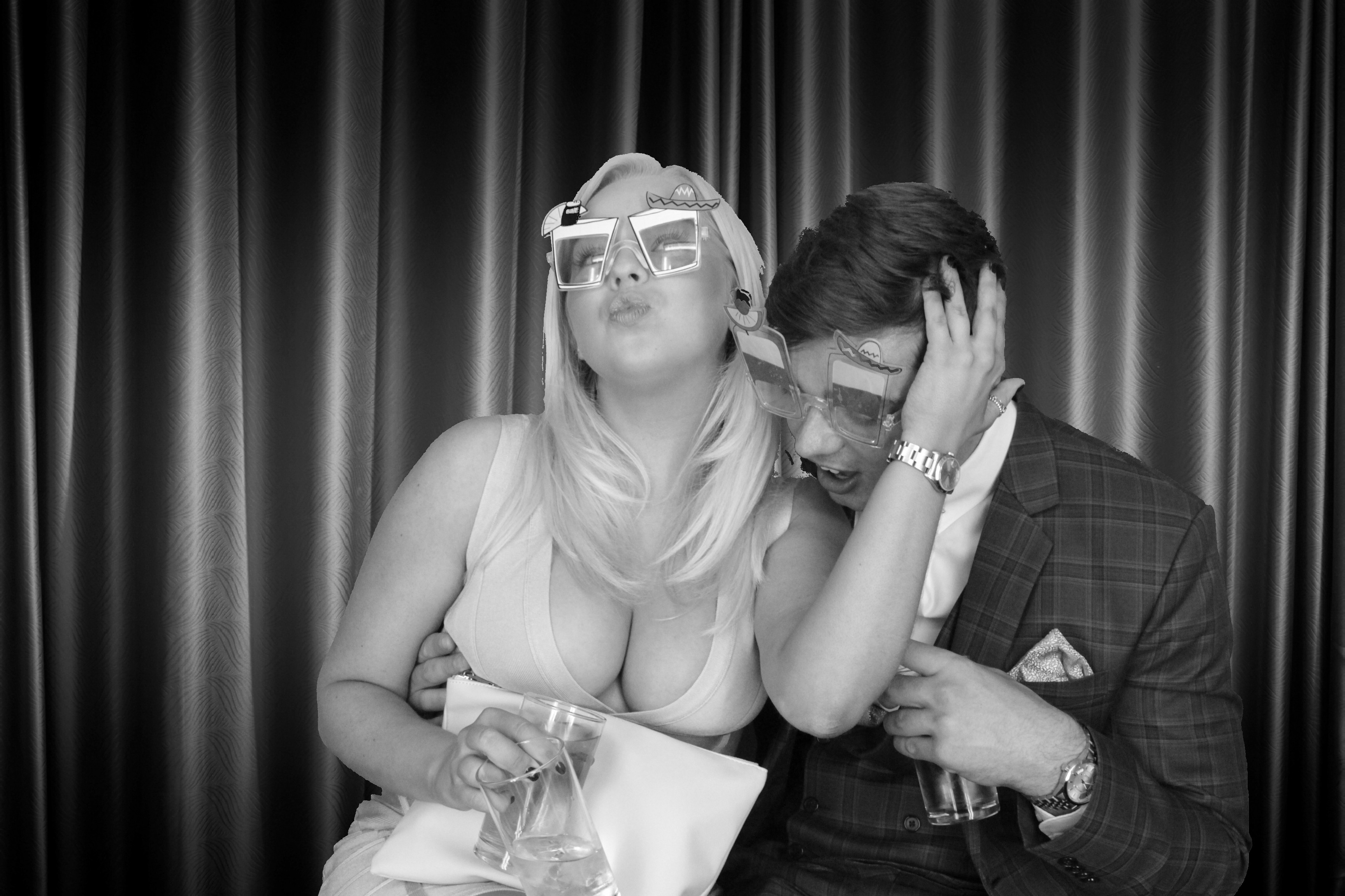 Mr & Mrs Hillier | View more photos from the event at gallery.myphotoboothexperience.co.uk/u/MyPhotoBoothExperienceLtd/Mr-Mrs-Hillier